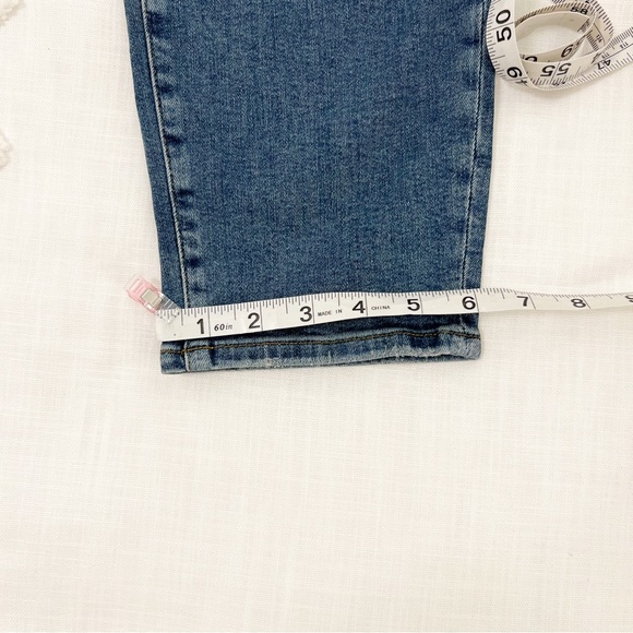 NWT-Good American Good Legs Cropped Jeans - Picture 8 of 11